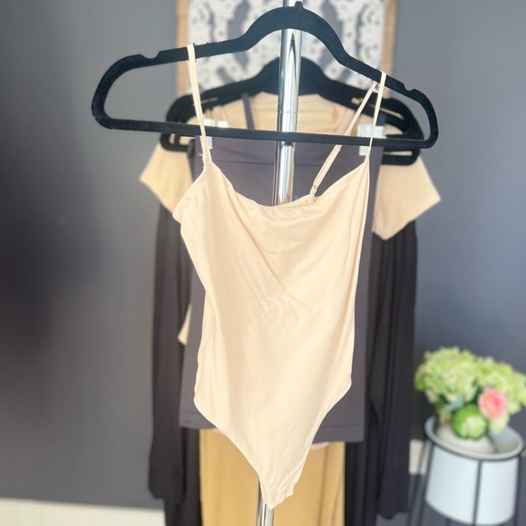 Skims - Picture 7 of 7